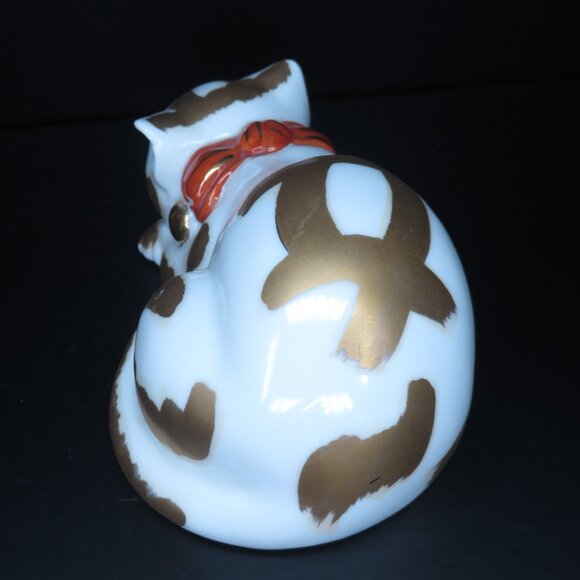 Vintage Kutani Neko, a Japanese Porcelain Sleeping Cat Figurine - Picture 2 of 6